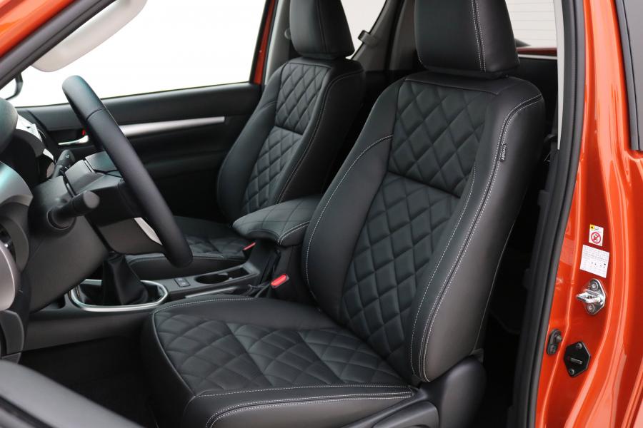 Интерьер Toyota Hilux Challenger Xtra Cab 2019 года  (EU) (фото 3 из 9)